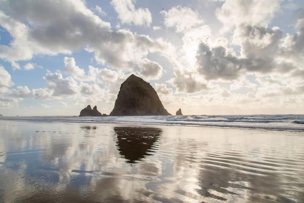 Cannon Beach Vibes, Steps To The Beach,Wifi,3 Full Bedroom En Suites With 3 Fireplaces,Near Downtown 외부 사진