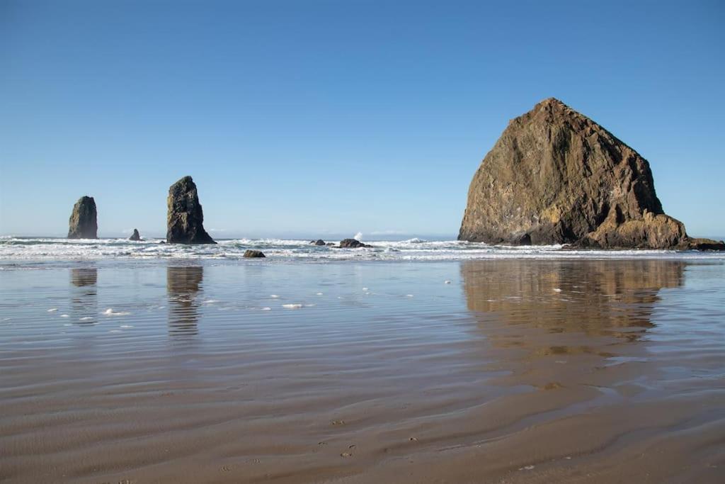 Cannon Beach Vibes, Steps To The Beach,Wifi,3 Full Bedroom En Suites With 3 Fireplaces,Near Downtown 외부 사진